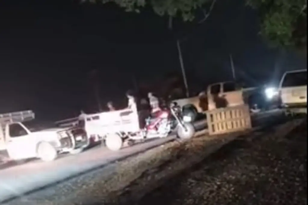 Imagen Vecinos bloquean vialidades en distintos puntos de Veracruz (+Video) 