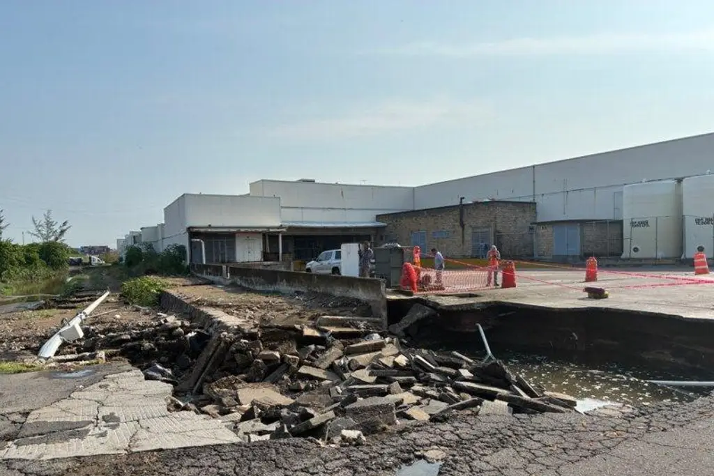 Imagen Pese a socavón, Grupo MAS afirma que colonias y fraccionamientos de Veracruz no sufren falta de agua