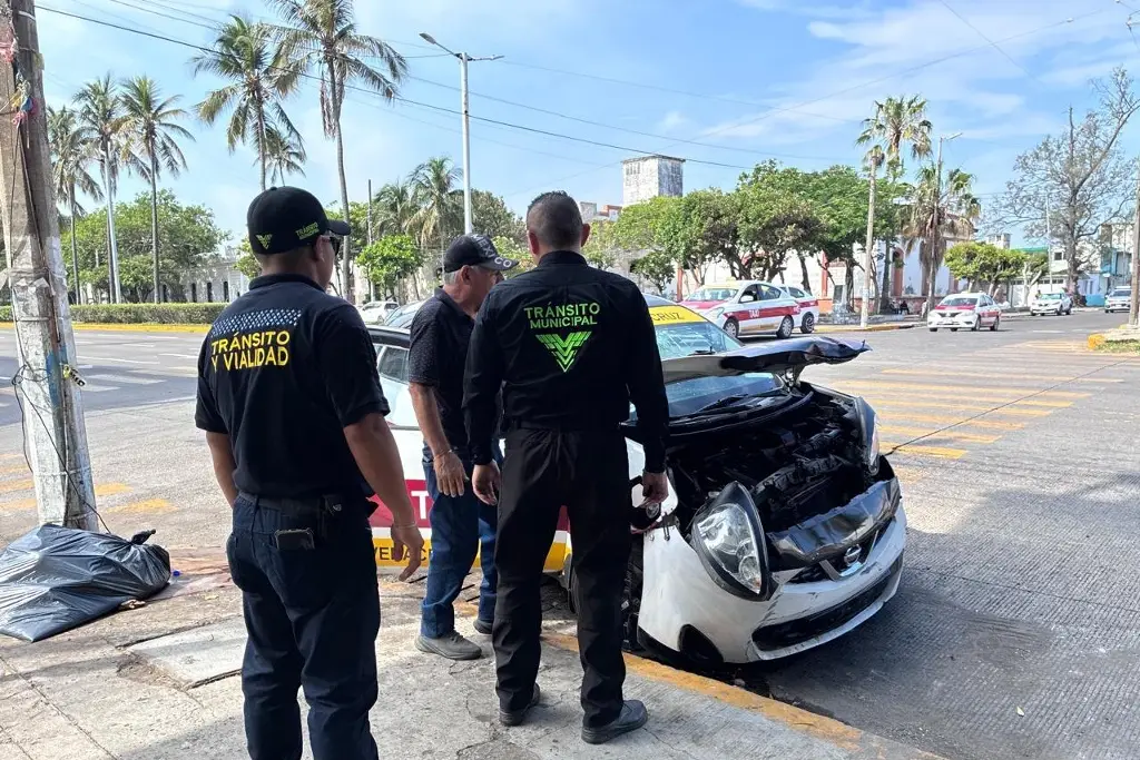 Imagen Accidente de taxi; chofer acusa a camioneta de PC 