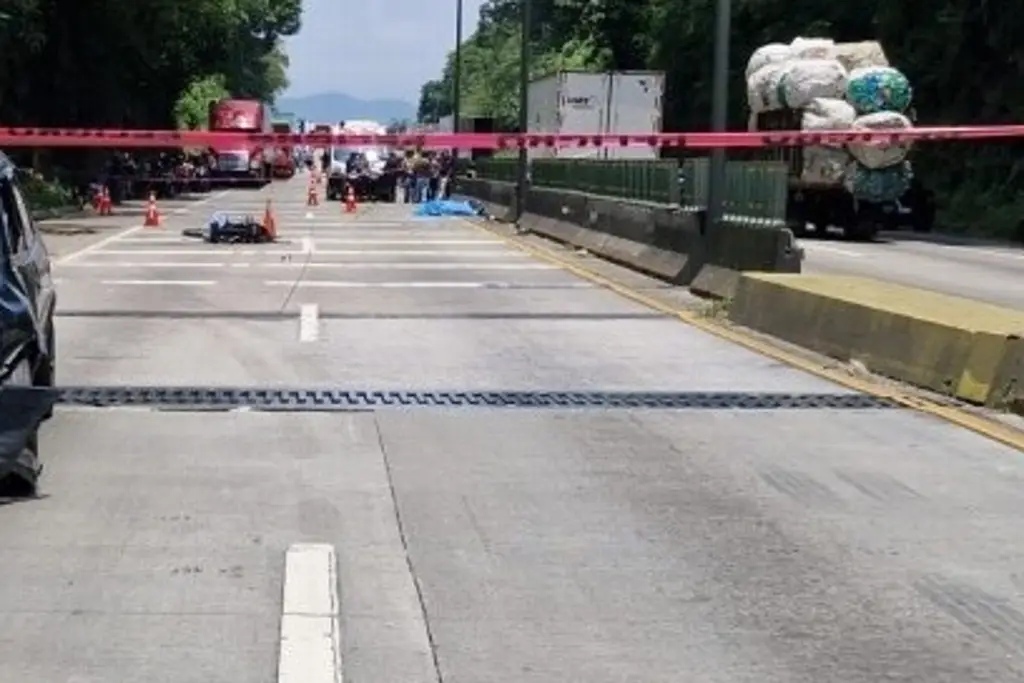 Imagen Muere motociclista en fatal accidente automovilístico en autopista de Veracruz 
