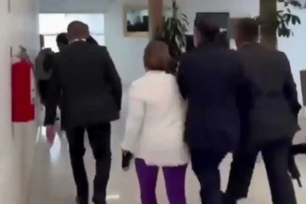 Imagen Alcalde de Metepec irrumpe en club con sujetos armados (+Video)