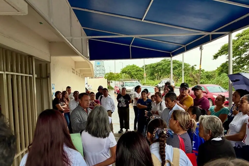 Imagen Padres de familia protestan por despido de maestra en escuela particular, esto dice la dirección 