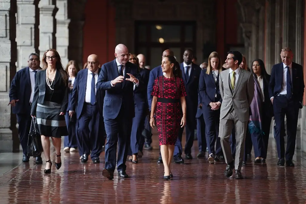 Imagen A nada del Mundial, Sheinbaum recibe a presidente de la FIFA en Palacio Nacional; de esto hablaron