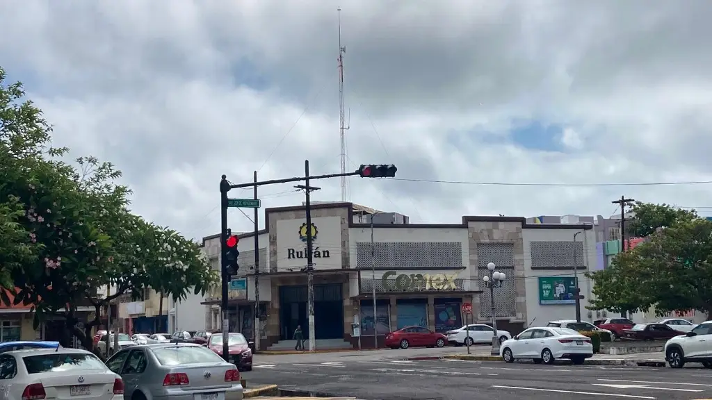 Imagen De verde a rojo: reportan falla en semáforo del centro de Veracruz