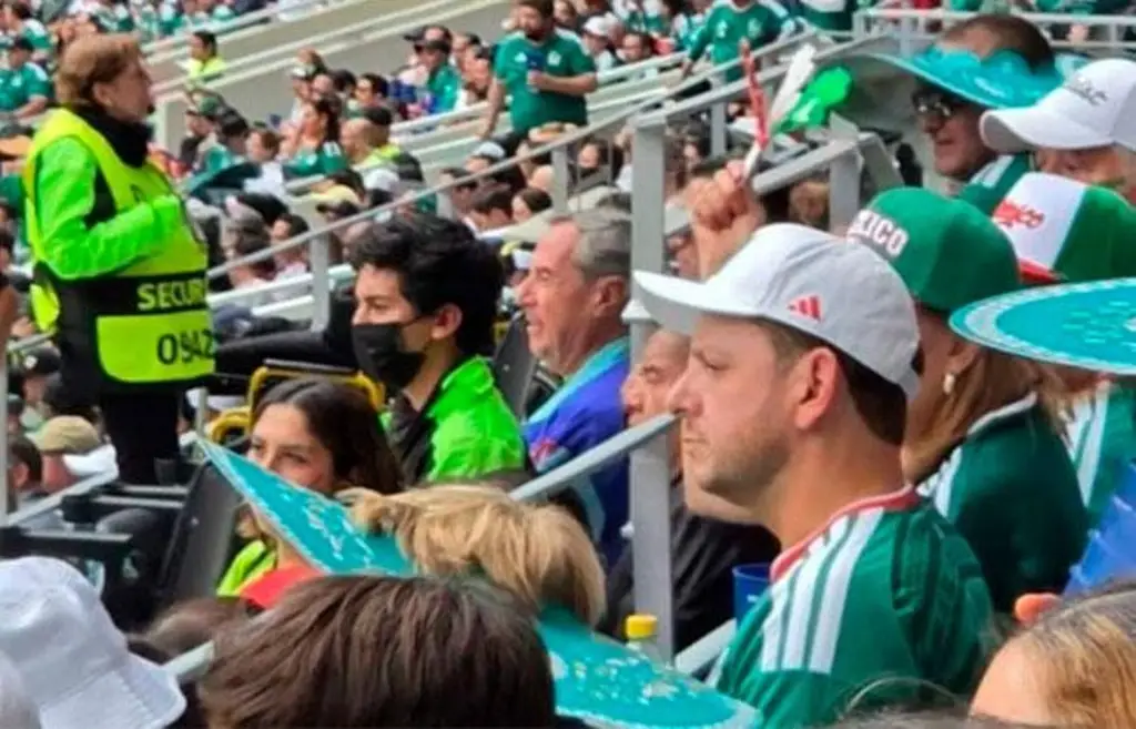 Imagen Captan a exesposo de Marina del Pilar en el partido inaugural del Mundial 