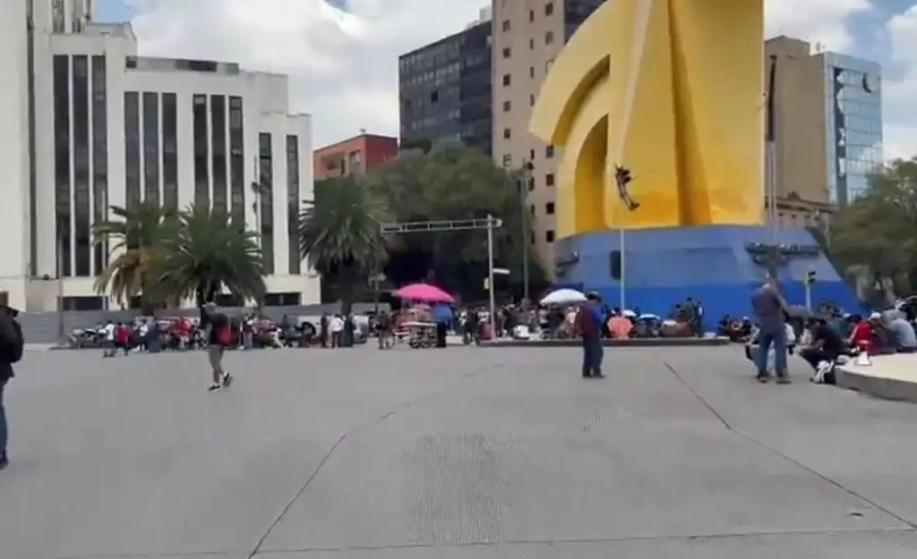 Imagen Integrantes de la CNTE bloquean Paseo de la Reforma (+Video)