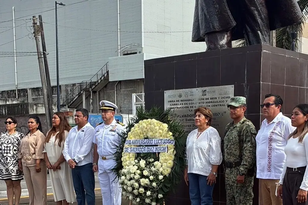 Imagen Conmemoran en Veracruz el aniversario luctuoso del poeta Salvador Díaz Mirón