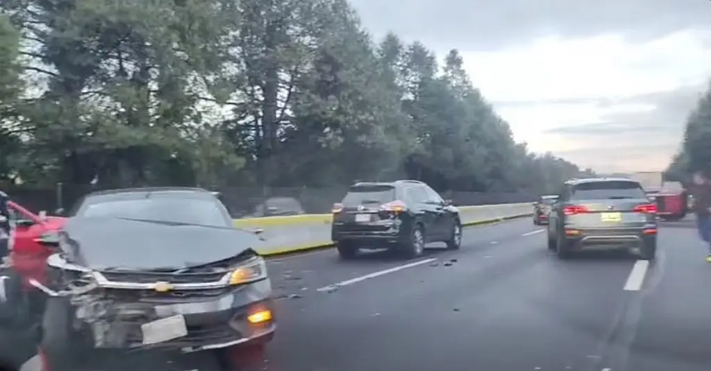 Imagen Dos accidentes en mismo tramo carretero este sábado dejan cuantiosos daños