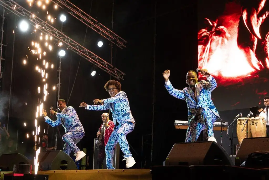 Imagen Luis Vázquez, Lucrecia, Chiquito Team Band y Guayacán hacen vibrar el Salsódromo