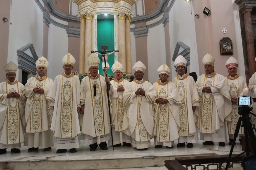 Imagen Obispo de Veracruz celebra aniversario con presencia de arzobispo 