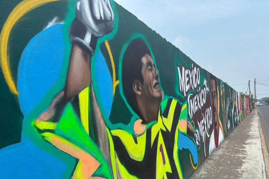 Imagen Plasman la pasión por la Selección Mexicana en un mural monumental en Veracruz