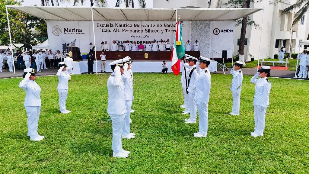 Imagen Egresan 72 jóvenes de la Escuela Náutica Mercante de Veracruz