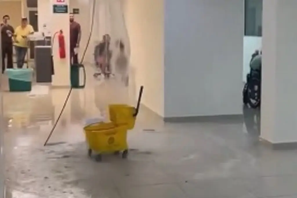 Imagen Por fuertes lluvias, se filtra el agua en IMSS de Sonora; atienden situación (+Video) 