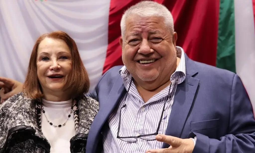 Imagen Manuel Huerta alza la mano; confiesa que quiere ser presidente del Senado 