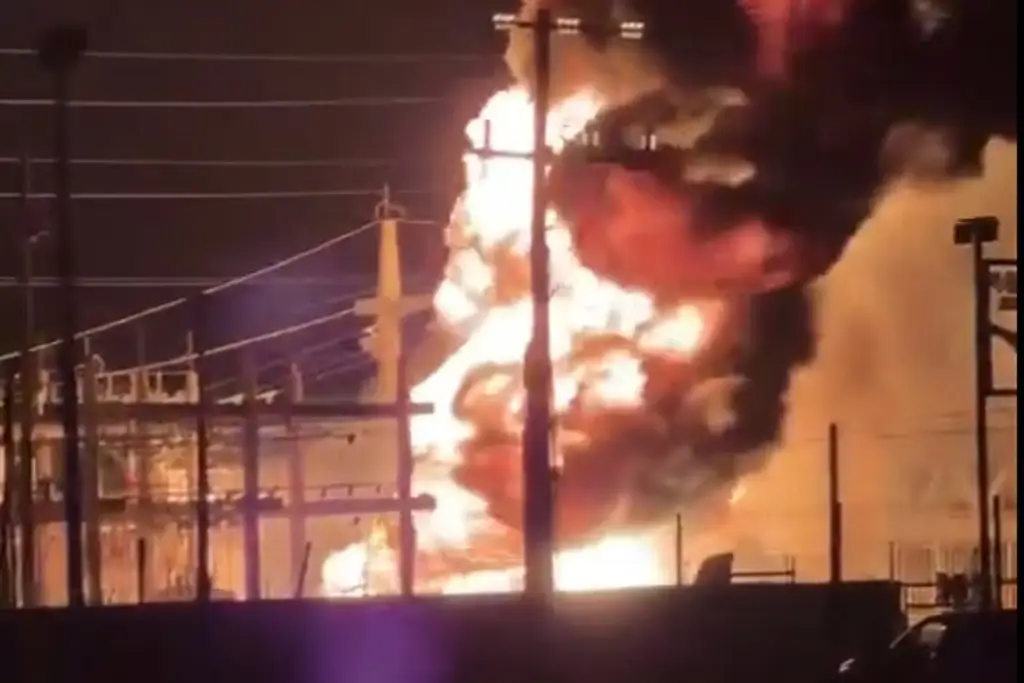 Imagen Sofocan otro incendio en Cancún, ahora en subestación de CFE (+Video)