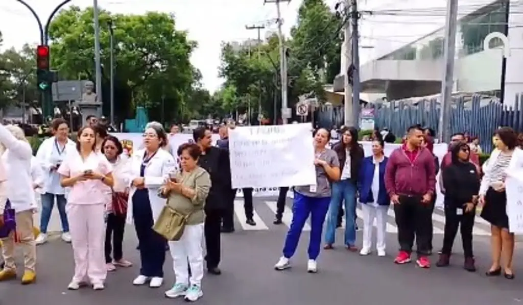 Imagen Protestan trabajadores de hospitales psiquiátricos en CDMX. Esto denuncian