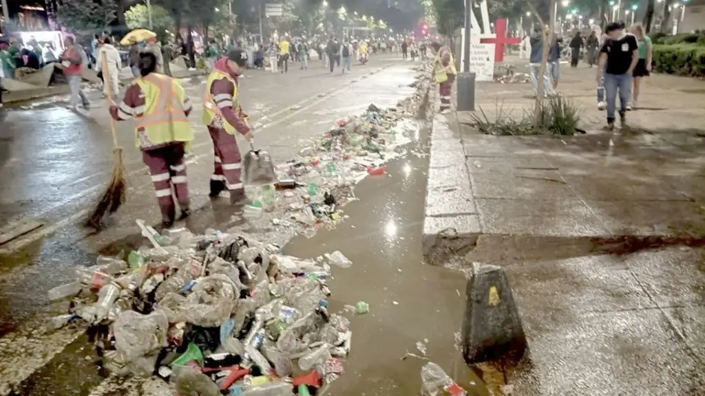 Imagen Toneladas de basura inundan Ciudad de México tras el triunfo de la selección