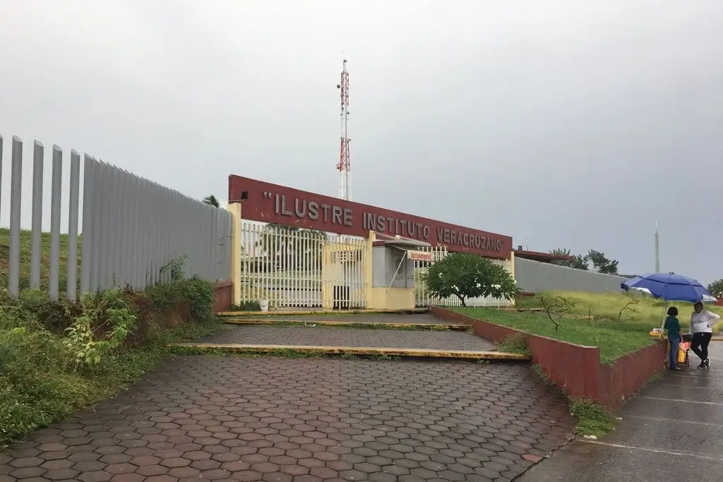 Imagen Piden a Sheinbaum investigar presunta reducción de terrenos del Ilustre Instituto Veracruzano