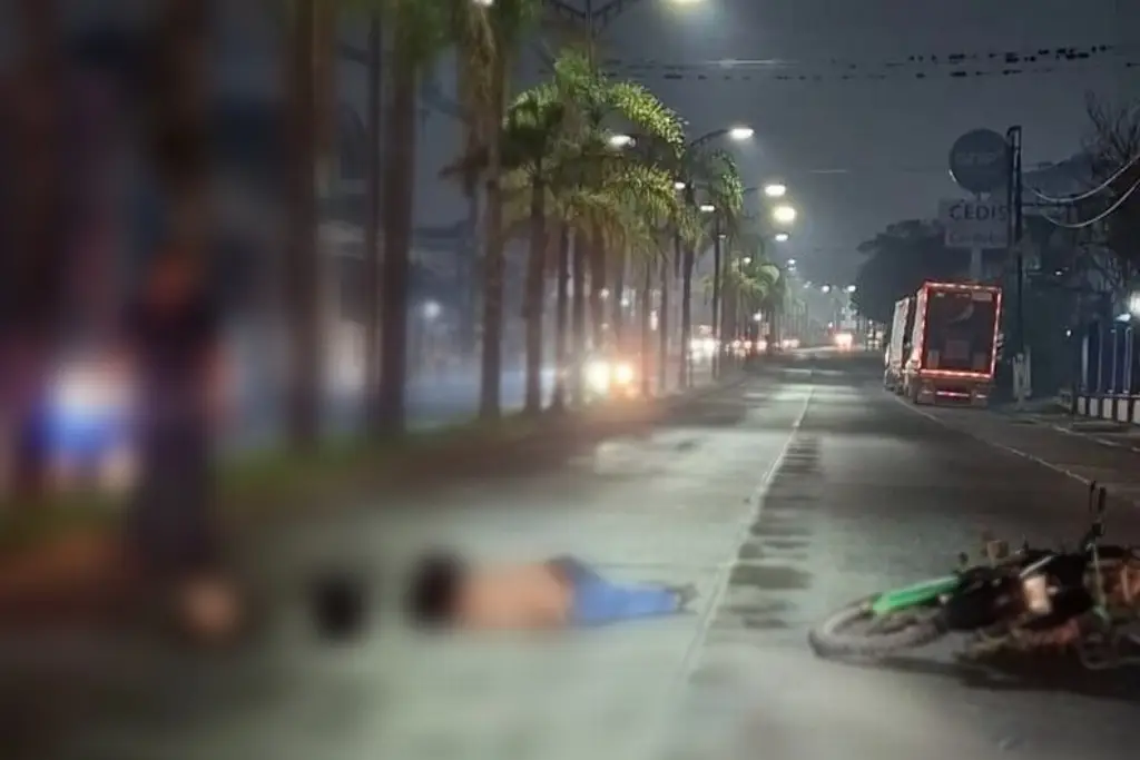 Imagen Autobús embiste a motociclista sobre el bulevar Córdoba - Peñuela, resulta gravemente herido