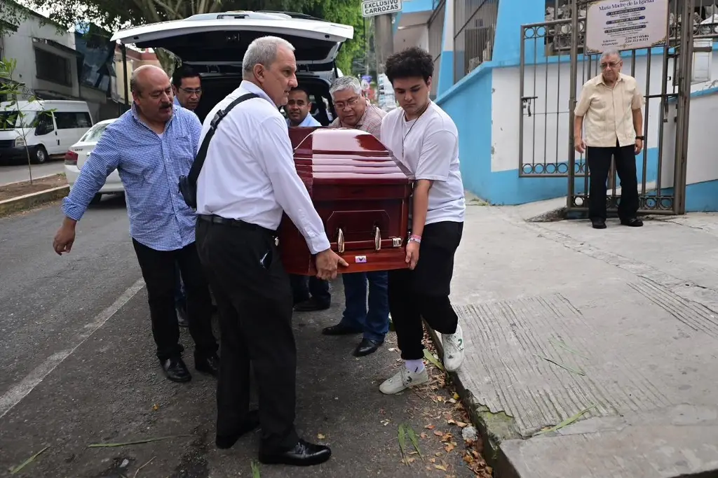 Imagen Dan último adiós en Xalapa al empresario Alejandro Cossío Hernández