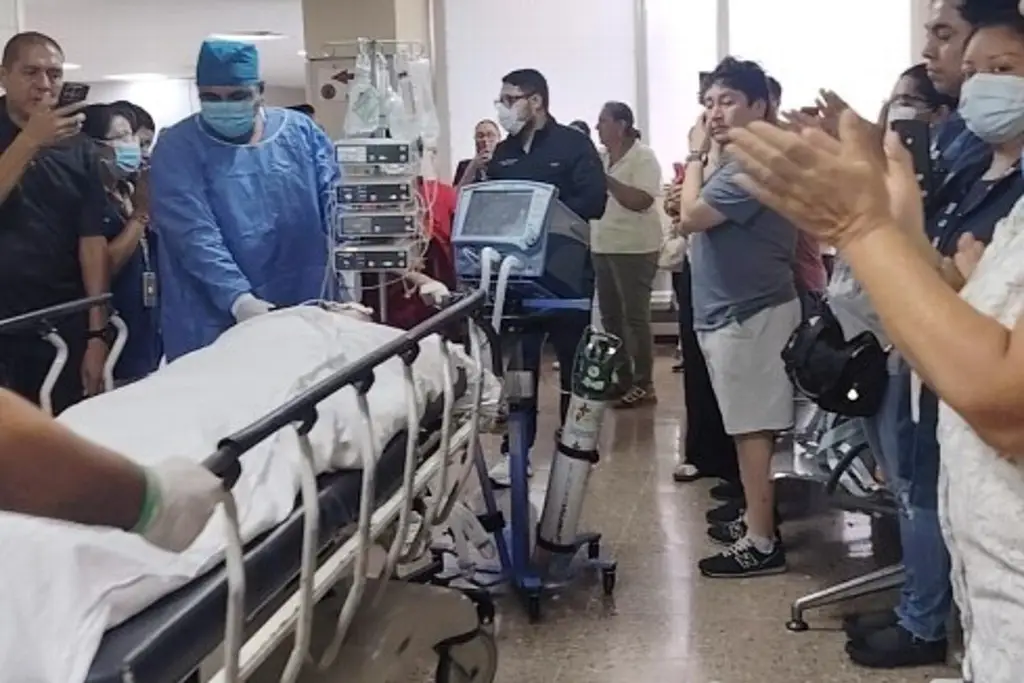 Imagen En el quirófano el personal de salud leyó el poema 'El Día Vendrá' ¿Y eso por qué?