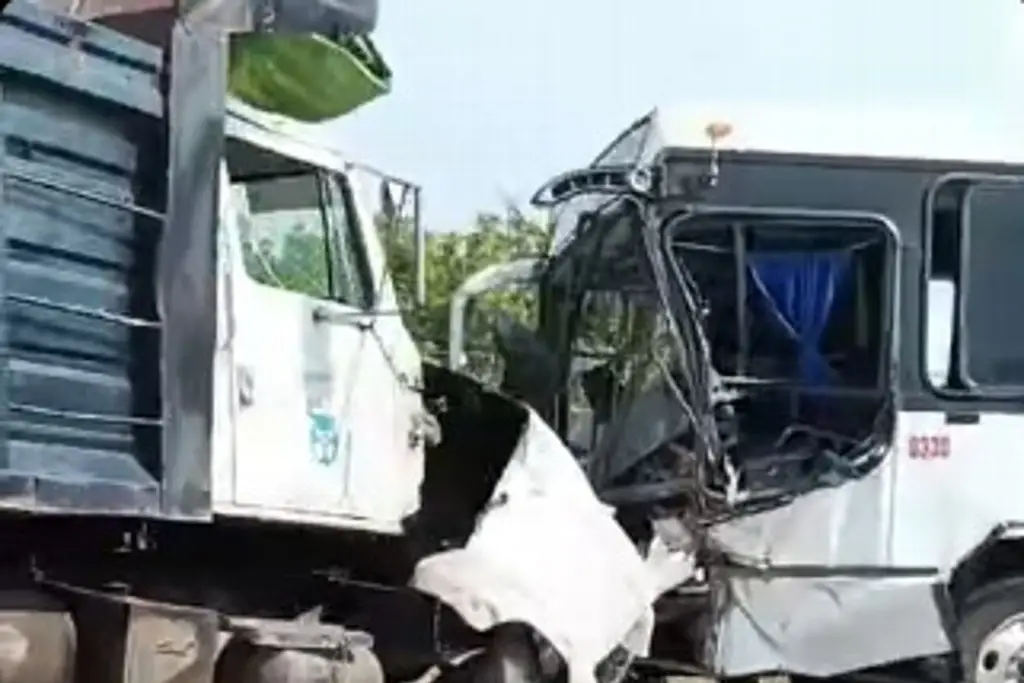 Imagen Choque entre autobús y camión de volteo deja al menos 20 lesionados en carretera de Veracruz