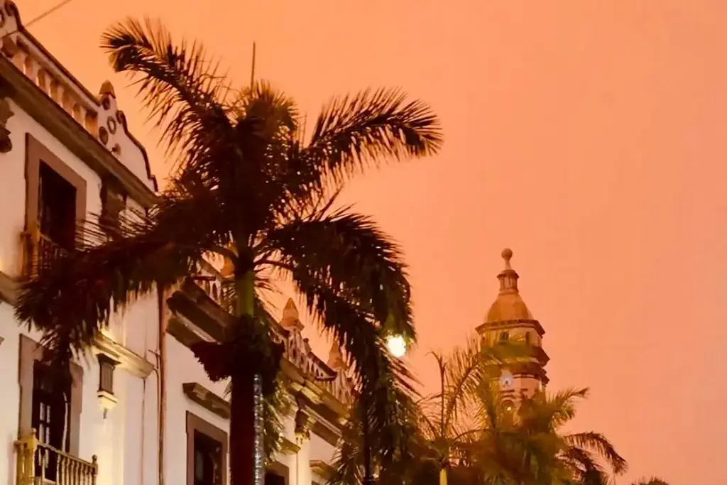Imagen ¿Llegará polvo del Sahara a Veracruz? Explican qué provocó los recientes cielos rojizos