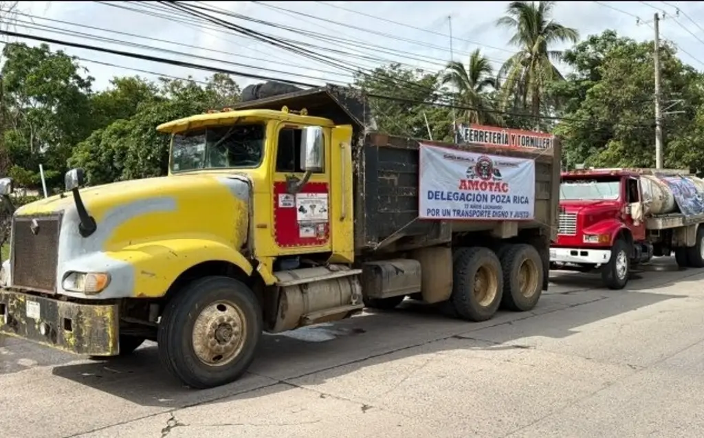 Imagen Transportistas protestan en Poza Rica, piden seguridad y alto a los abusos