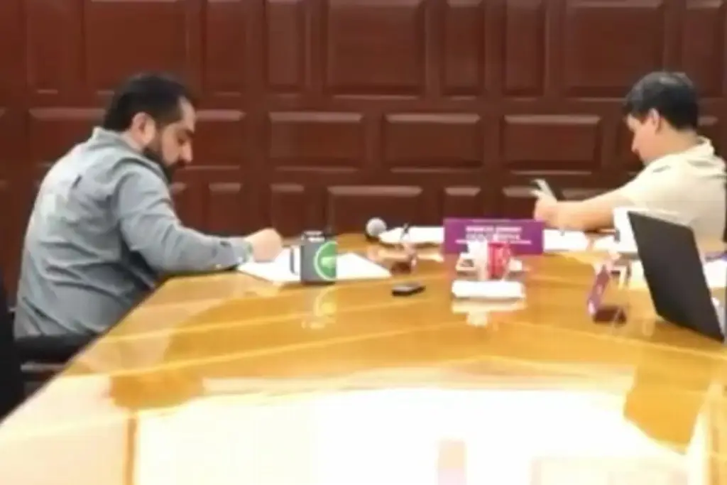Imagen “Gol, no m4m3s…”: Regidor olvida apagar su micrófono por ver partido durante sesión
