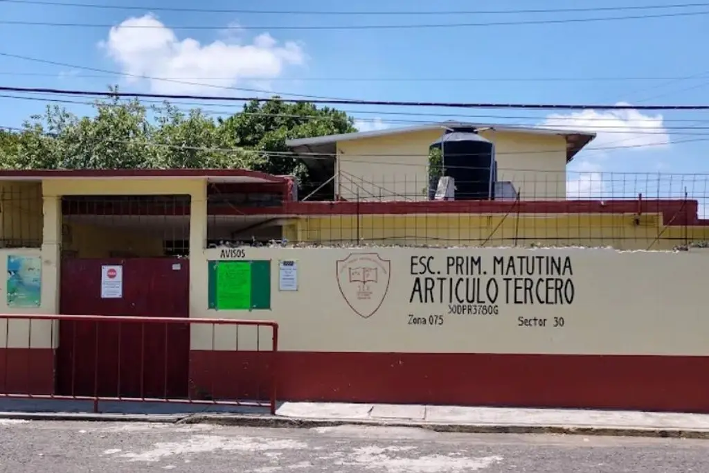 Imagen Reportaron hace 6 días y CFE aún no les resuelve: escuela de Veracruz sufre sin luz
