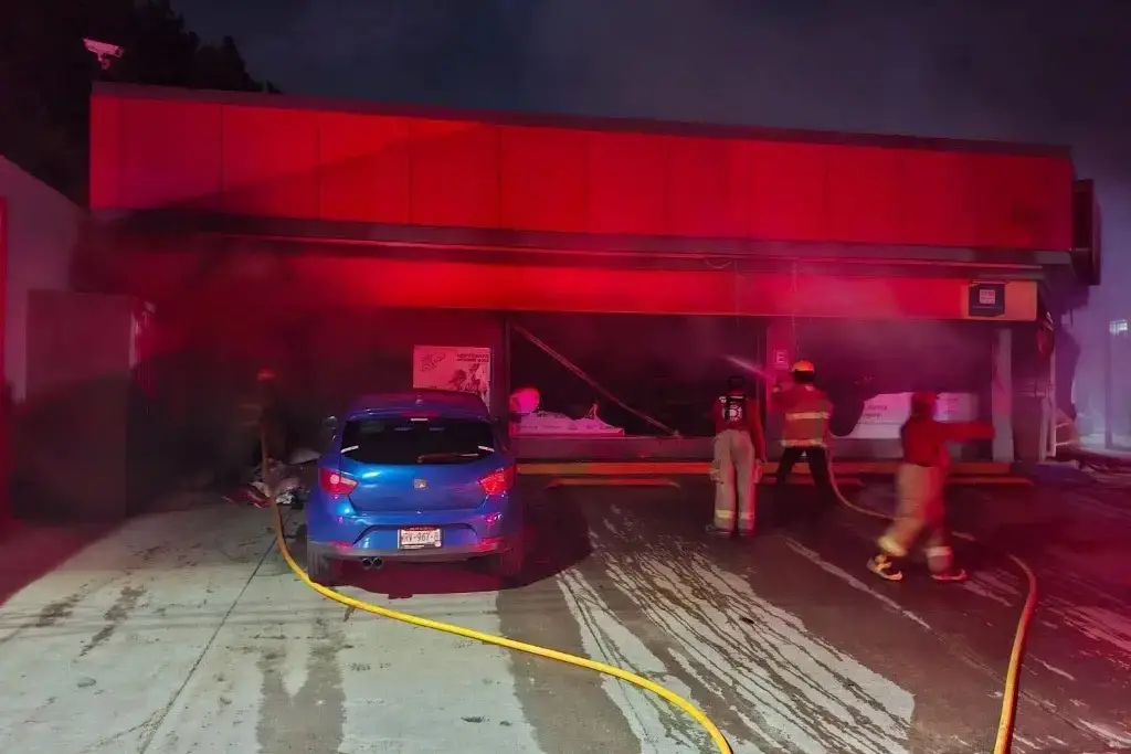 Imagen Disturbios en Tabasco: incendios, ponchallantas y un detenido tras traslado de reos