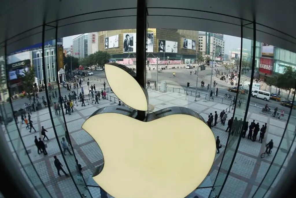Imagen Bernie Sanders se lanza contra aumentos 'inaceptables' de precios de Apple
