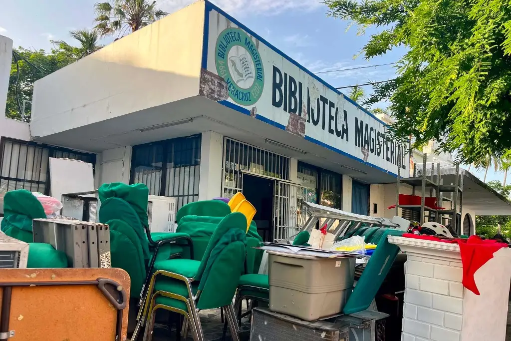 Imagen Desmantelan la penúltima biblioteca que había en Veracruz 