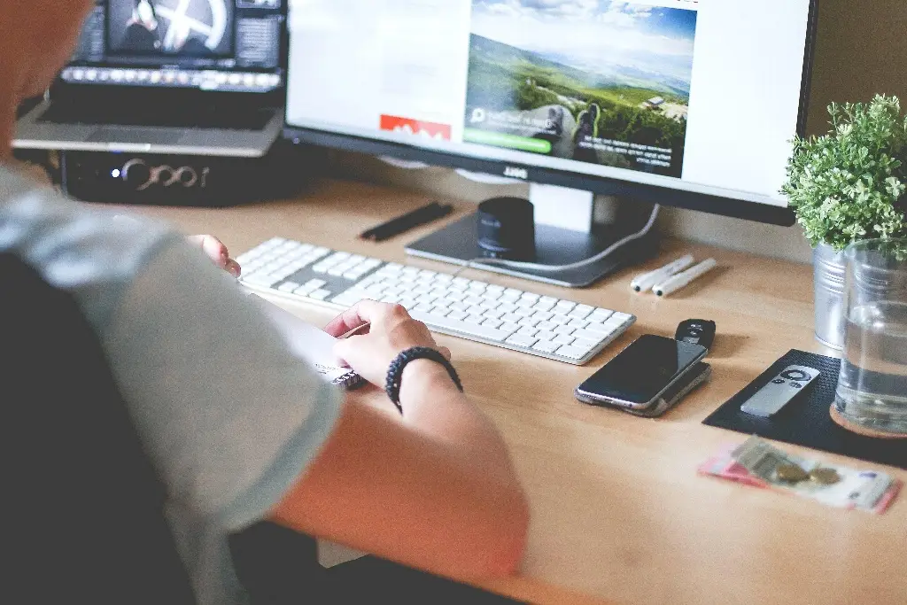 Imagen ¿Cómo editar un PDF rápido y fácil con un editor PDF en línea?