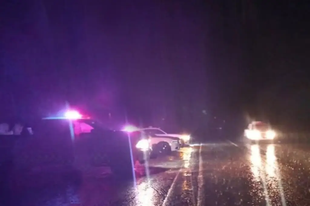 Imagen Exceso de velocidad y lluvia ocasionan volcadura en la Veracruz-Xalapa ¿Y el conductor?