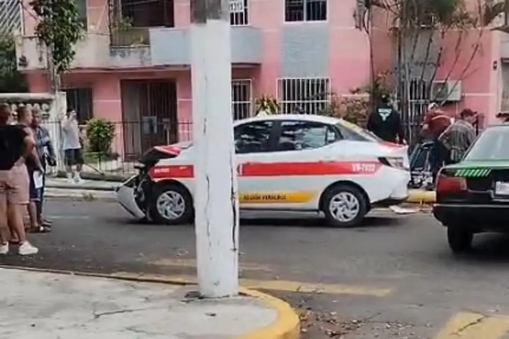 Imagen Aparatoso accidente deja 3 lesionados en Veracruz