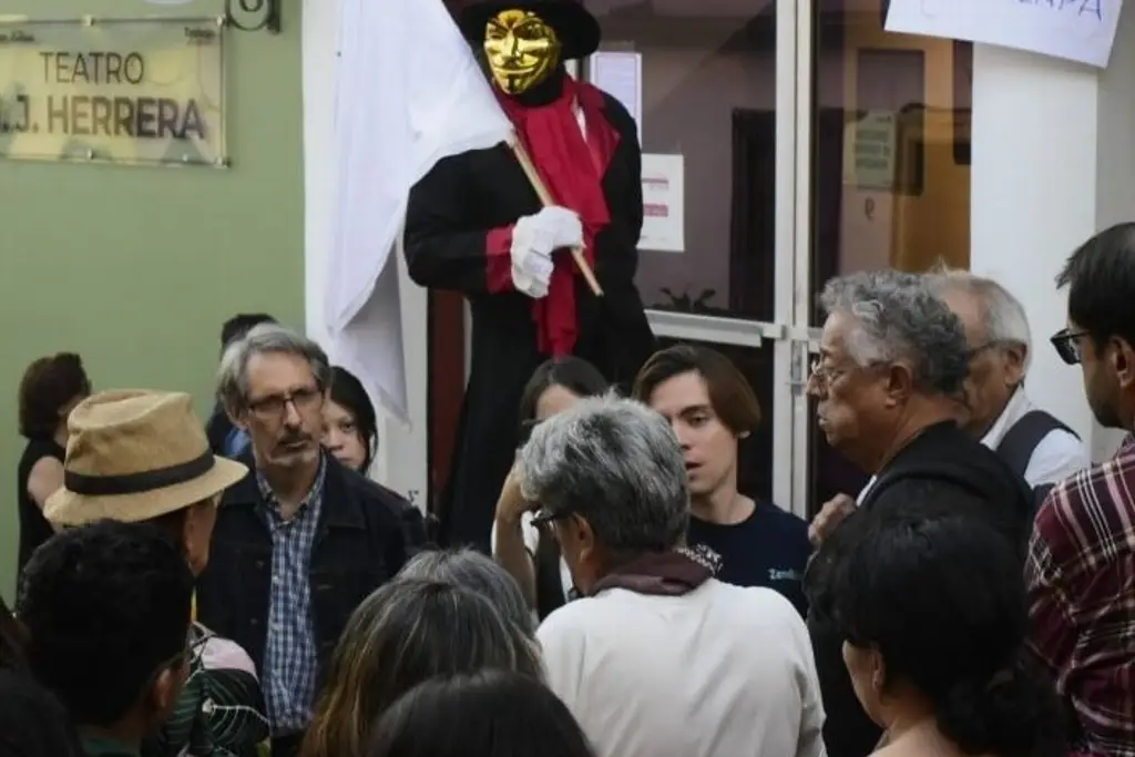 Imagen Artistas protestan en Xalapa por esta razón 