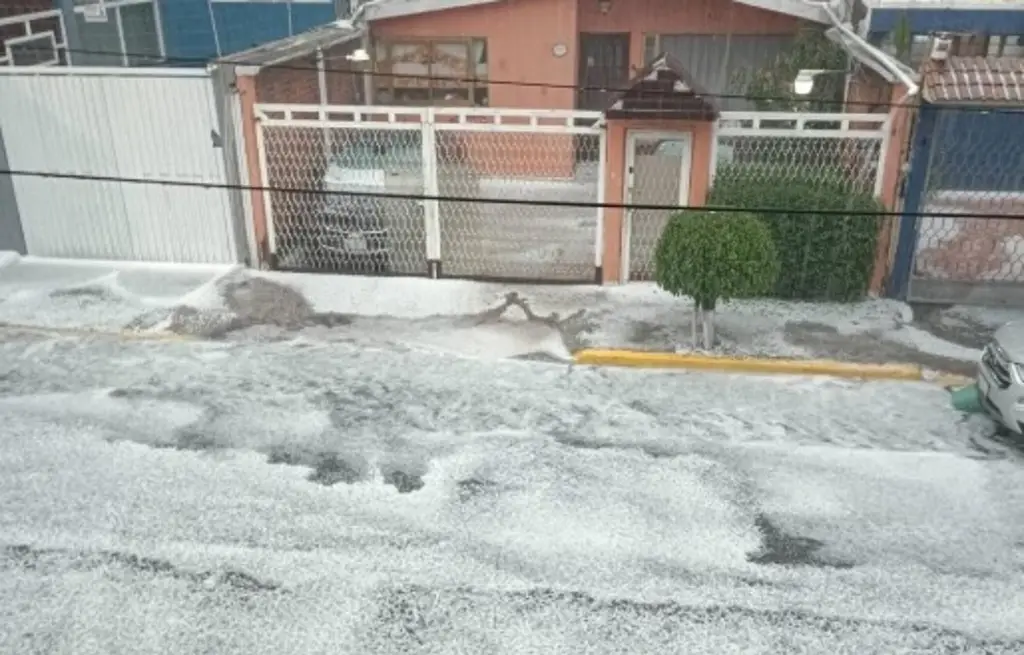Imagen Fuerte granizada azota Cuautepec y colapsa techo  (Video)