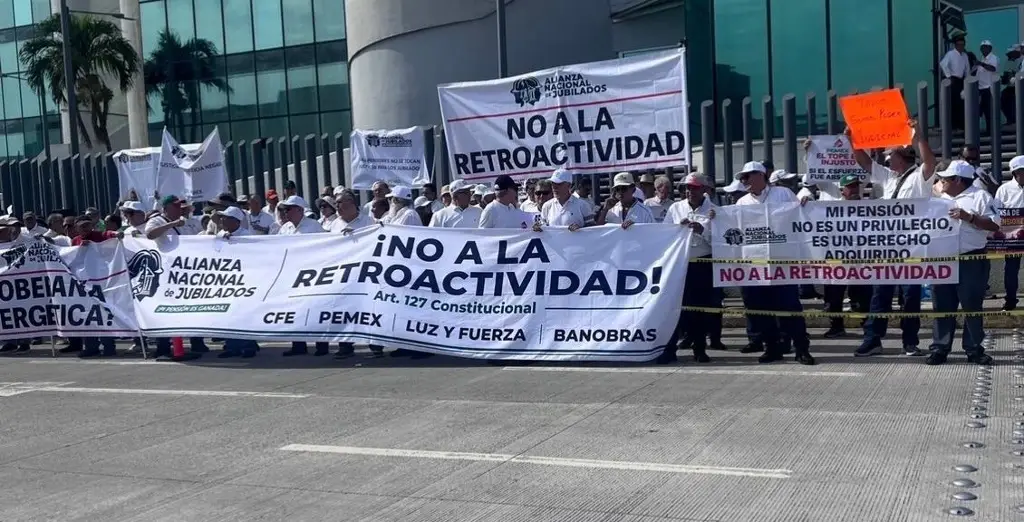 Imagen Esto exigen Jubilados de Pemex y CFE en Boca del Río 