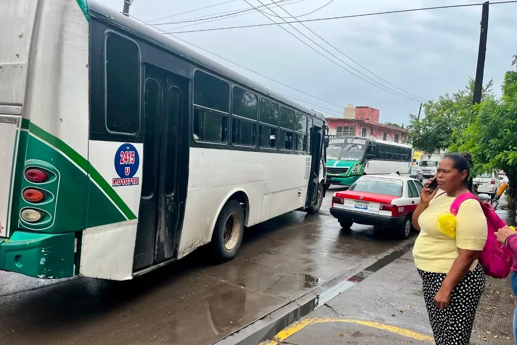 Imagen ¿Ya no pasa? La larga espera desata dudas sobre una ruta de transporte en Veracruz