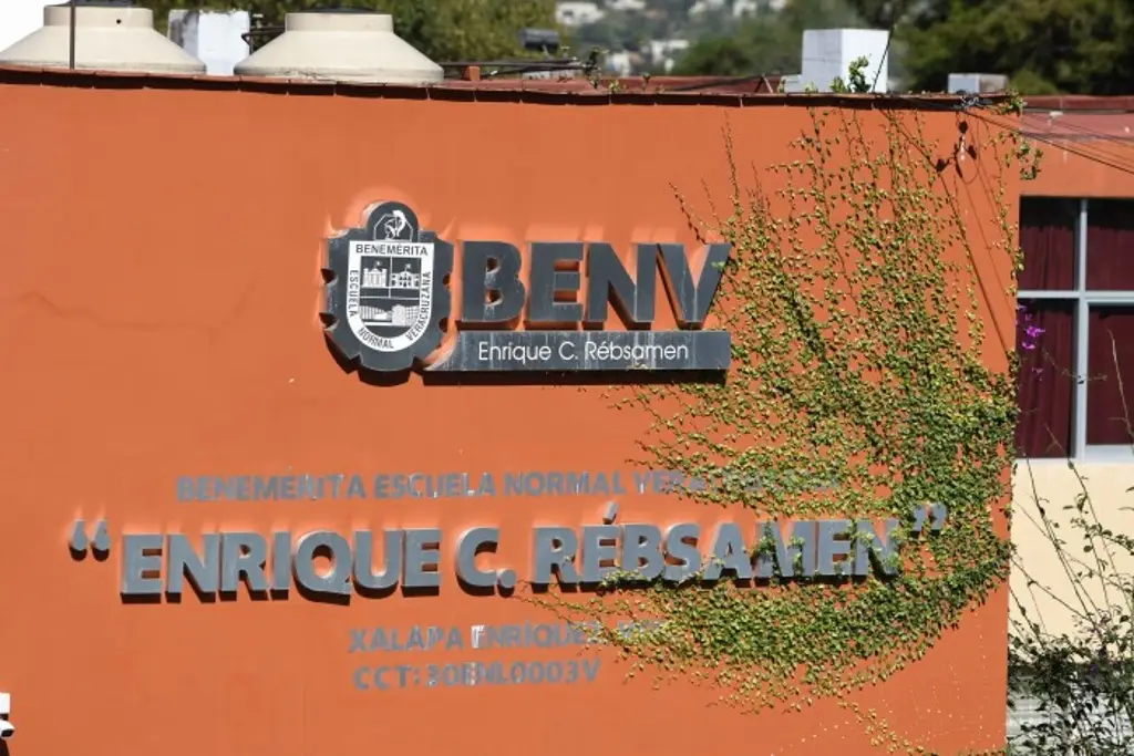 Imagen Publica SEV lista de aceptados a la Escuela Normal Veracruzana; ingresarán 360 estudiantes