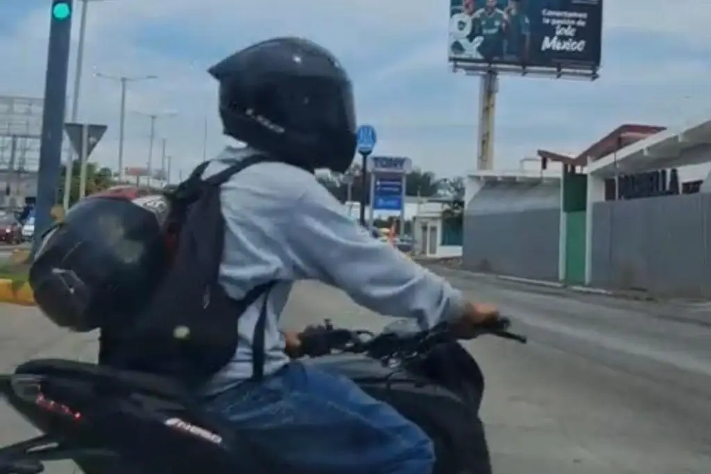 Imagen Tras librar accidente, urgen campaña de educación vial para frenar accidentes en moto  (Video)