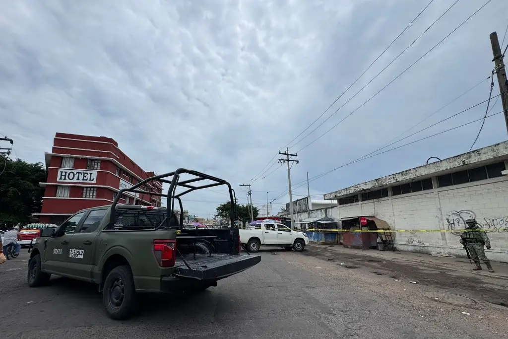 Imagen Fuerte operativo por cateo en zona de mercados de Veracruz