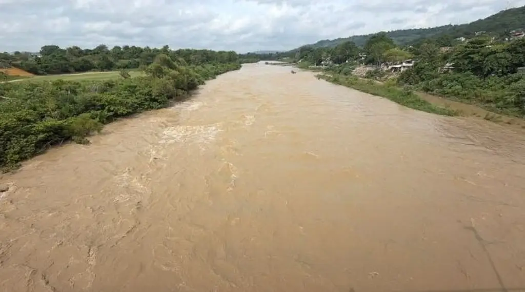 Imagen Aumenta nivel del río Cazones en Poza Rica por lluvias en Puebla