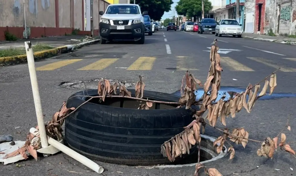 Imagen Registro sin tapa cerca de escuela primaria en Veracruz 