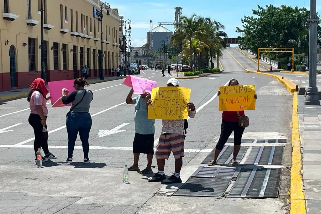 Imagen Retiran bloqueo en puente Morelos de Veracruz 