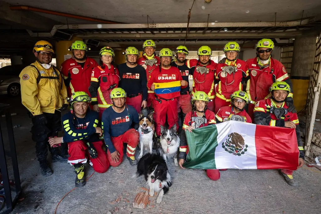 Imagen Termina misión de rescatistas mexicanos en Venezuela; recuperaron personas con vida