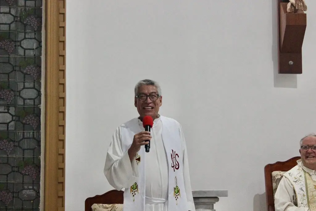 Imagen Se retira el padre Zeferino; estos son los cambios de sacerdotes en Veracruz