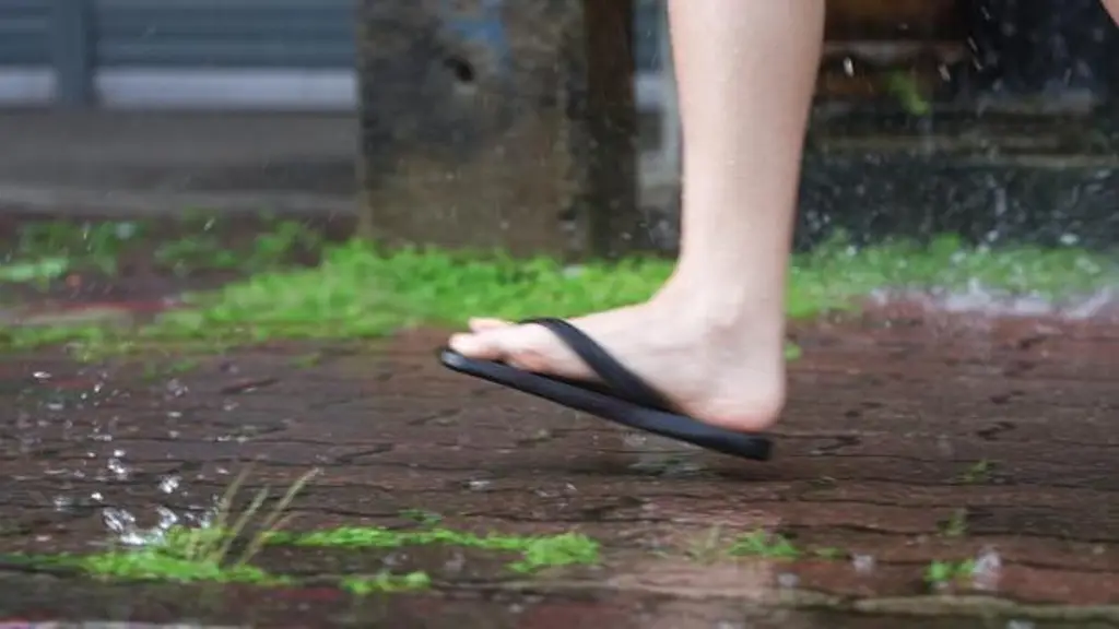 Imagen Toma nota: usar chanclas en inundaciones y lluvias podría ser mortal