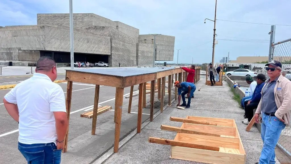 Imagen Inicia la colocación de templetes para el escenario de los conciertos masivos de las fiestas de Santa Ana